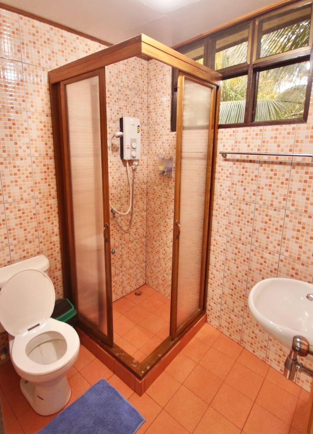Apartamento เรือนสารภี Phrae Exterior foto